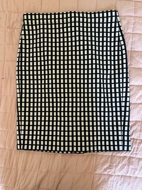 J-Crew Pencil Skirt Black and White Plaid Pattern Size 0 Classic Business Casual